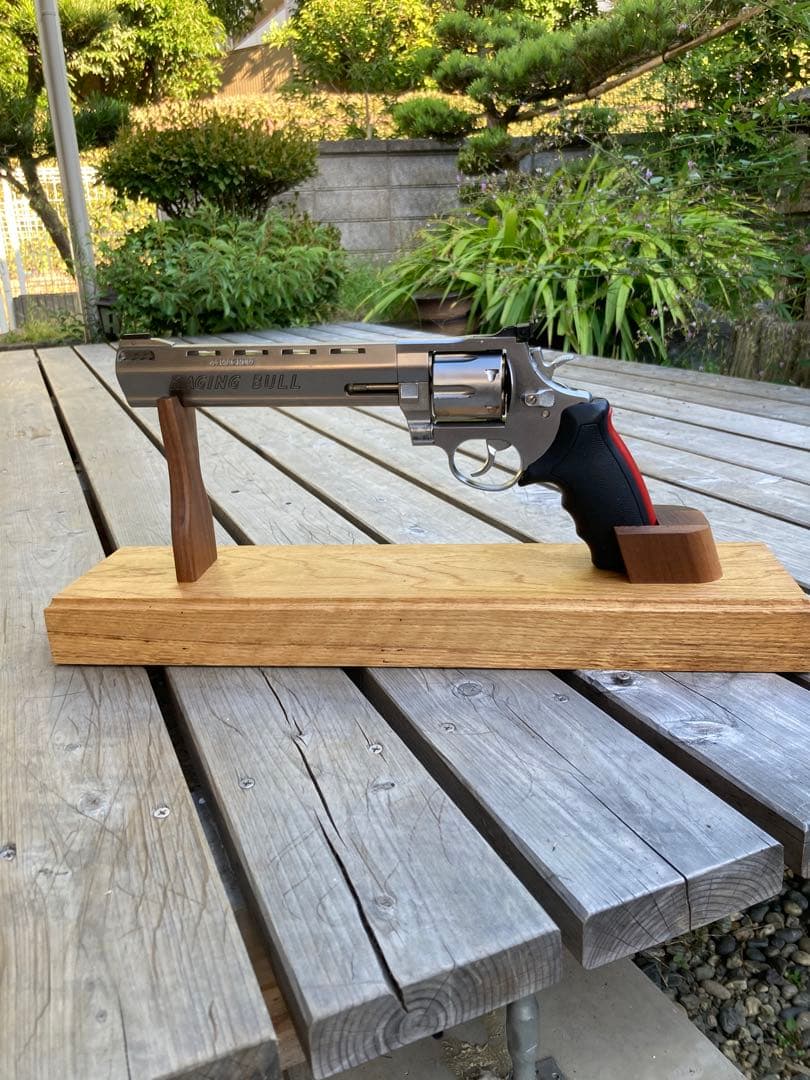 Taurus Raging Bull マルシン製のGun Standガンスタンド
