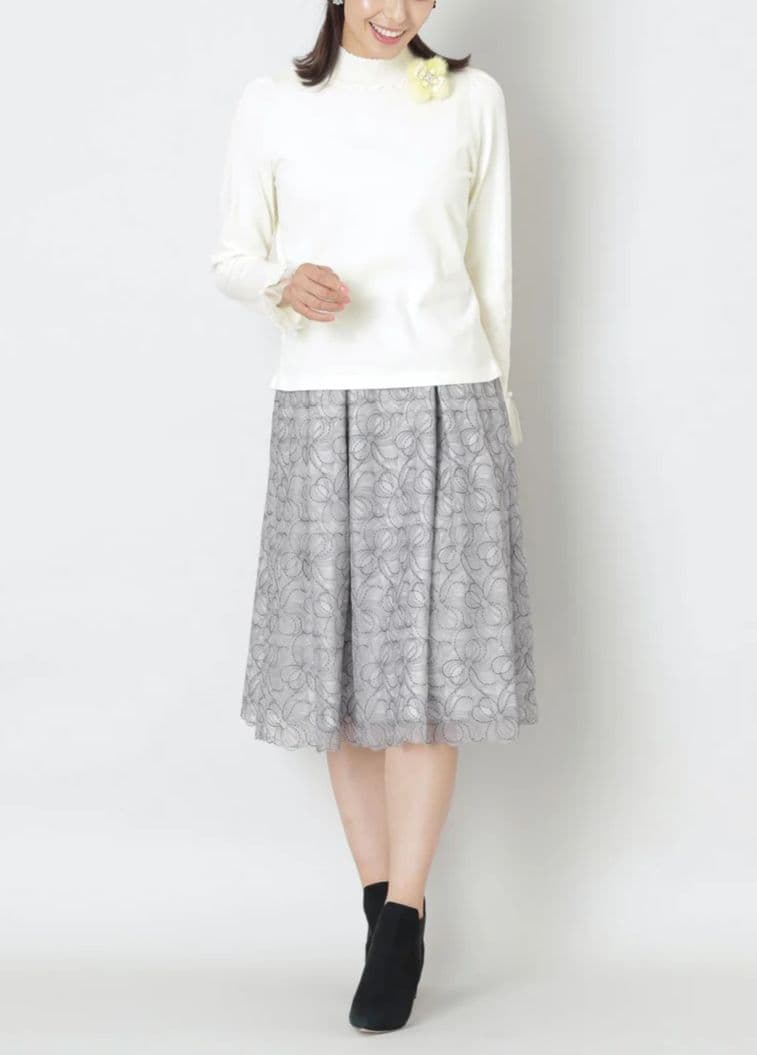 美品 2024AW【トゥービーシック】リボン刺しゅう チュールスカート