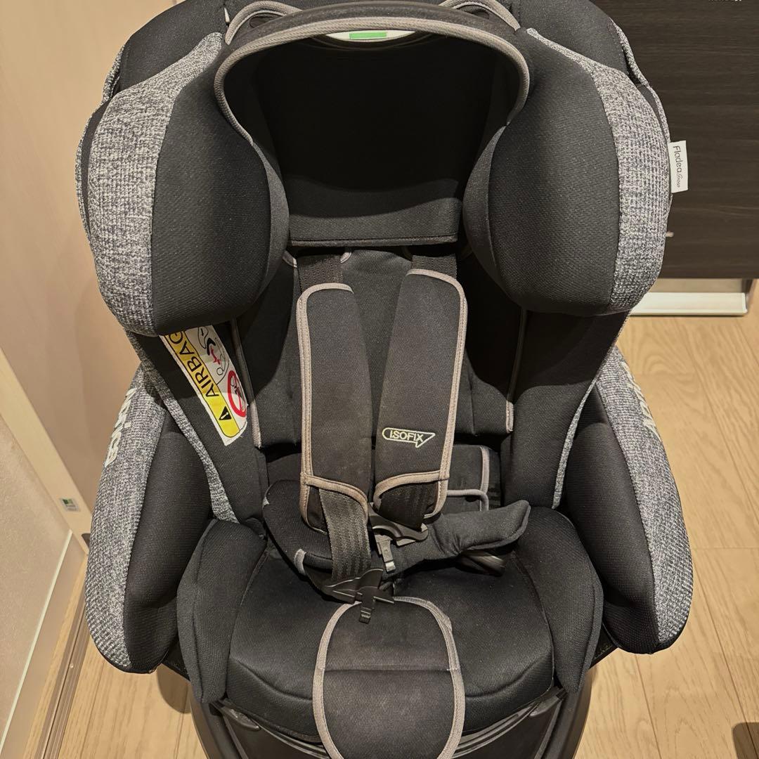 Apricaフラディア グロウ ISOFIX ブラックストーン チャイルドシート