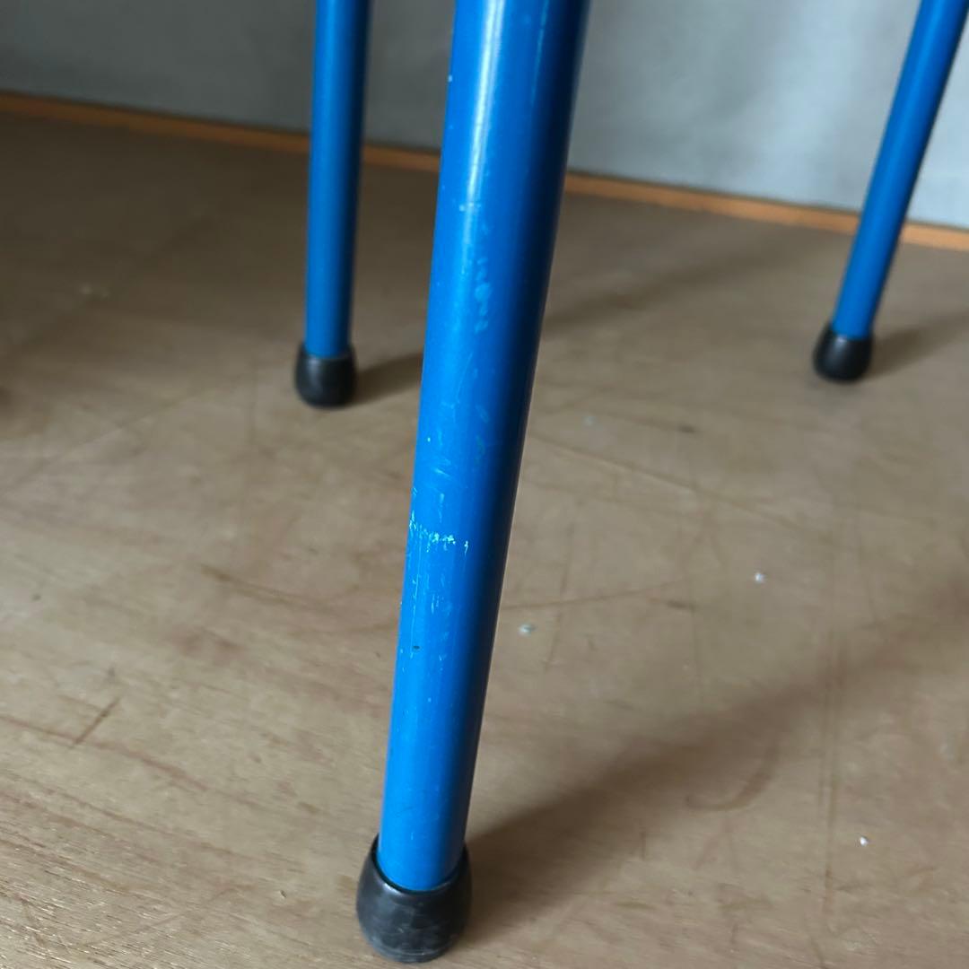 アイアンのスツール 青
