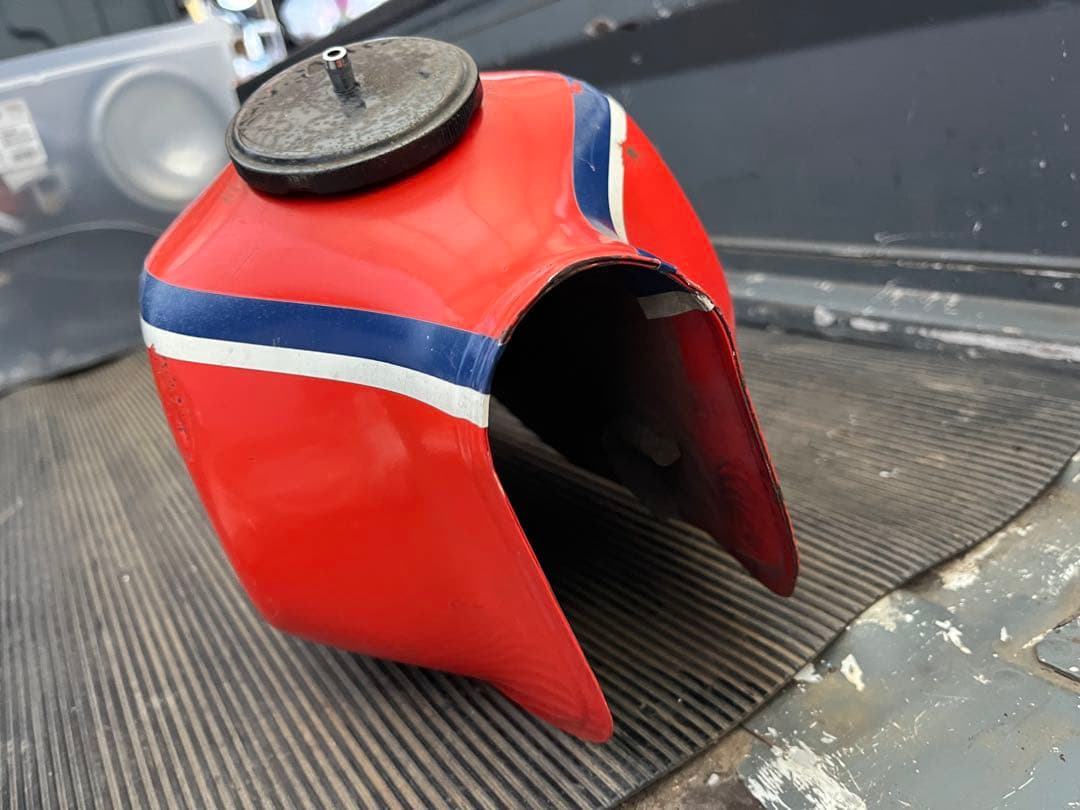 TLM50 フューエルタンク　コック　キャップ