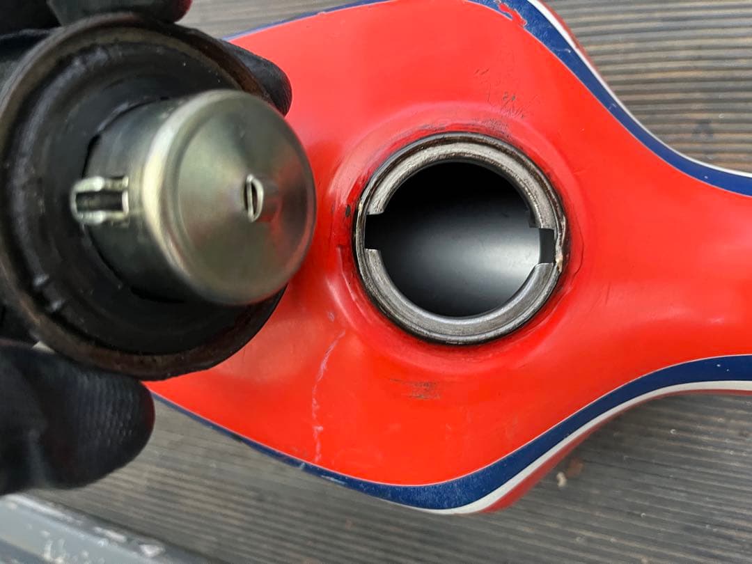 TLM50 フューエルタンク　コック　キャップ