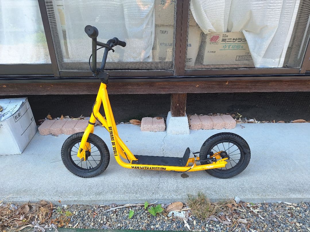 マンウィズ プレミアム バギーキックボード イエロー