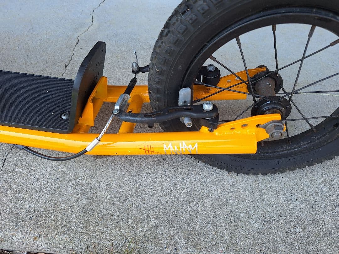 マンウィズ プレミアム バギーキックボード イエロー