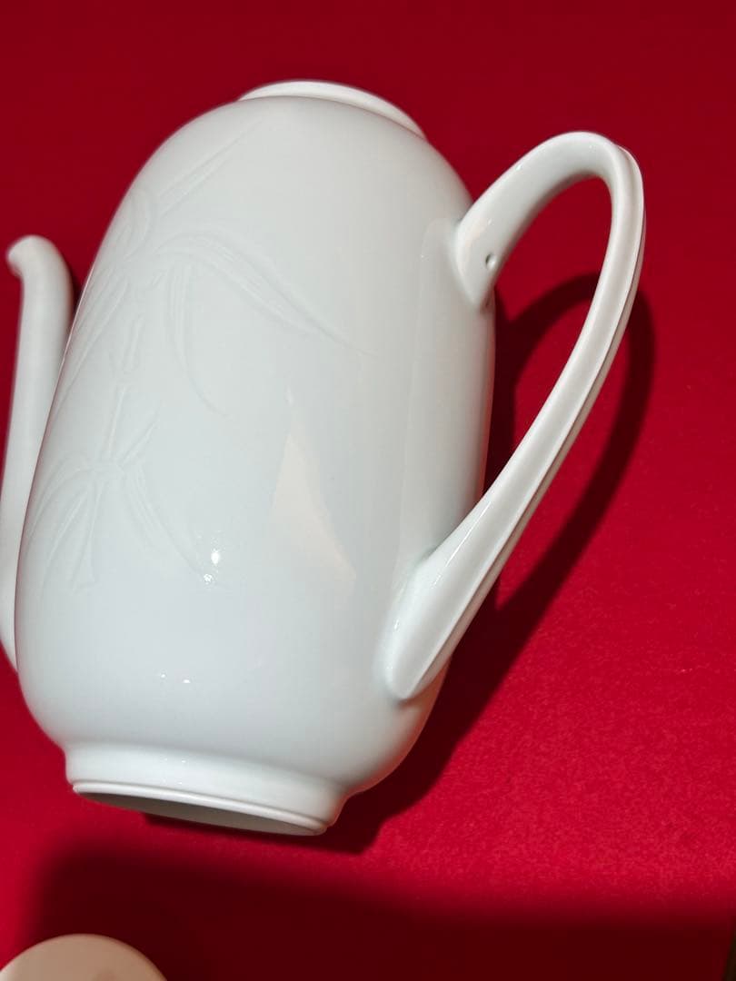 井上萬二作　白磁彫文手付　水指