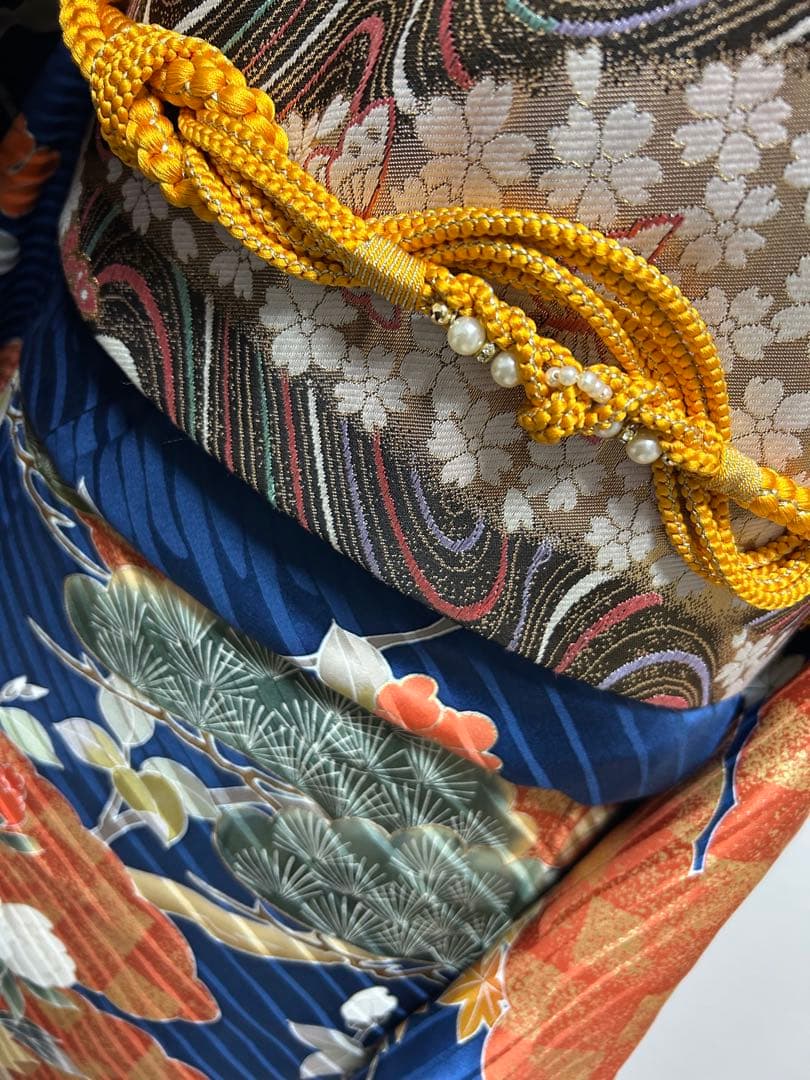 数回使用のみ　パールトーン加工正絹振袖フルセット　豪華金彩　金刺繍　成人式