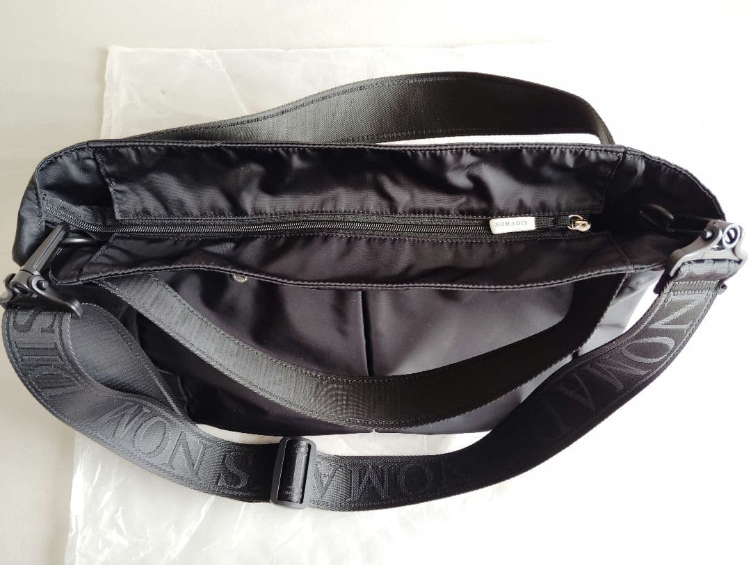 NOMADIS BASQUE M ショルダーバッグ