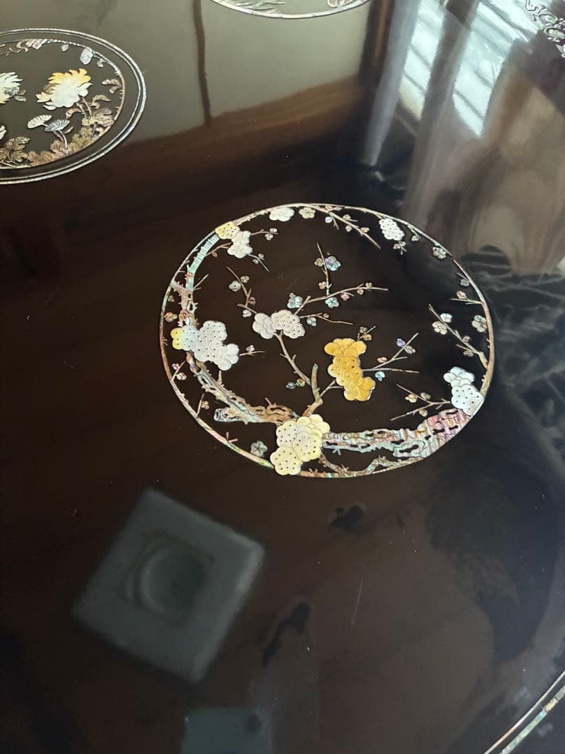 装飾的な黒色円形座卓美品‼️