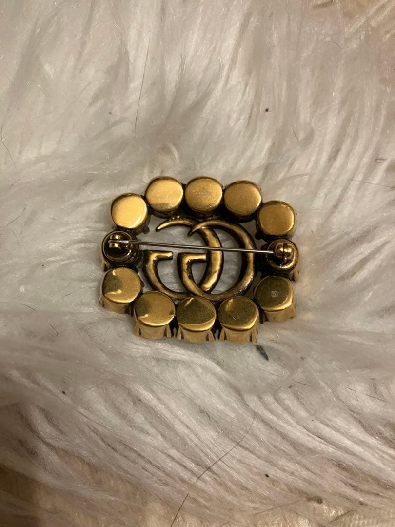 GUCCI GGロゴブローチ⭐︎coco