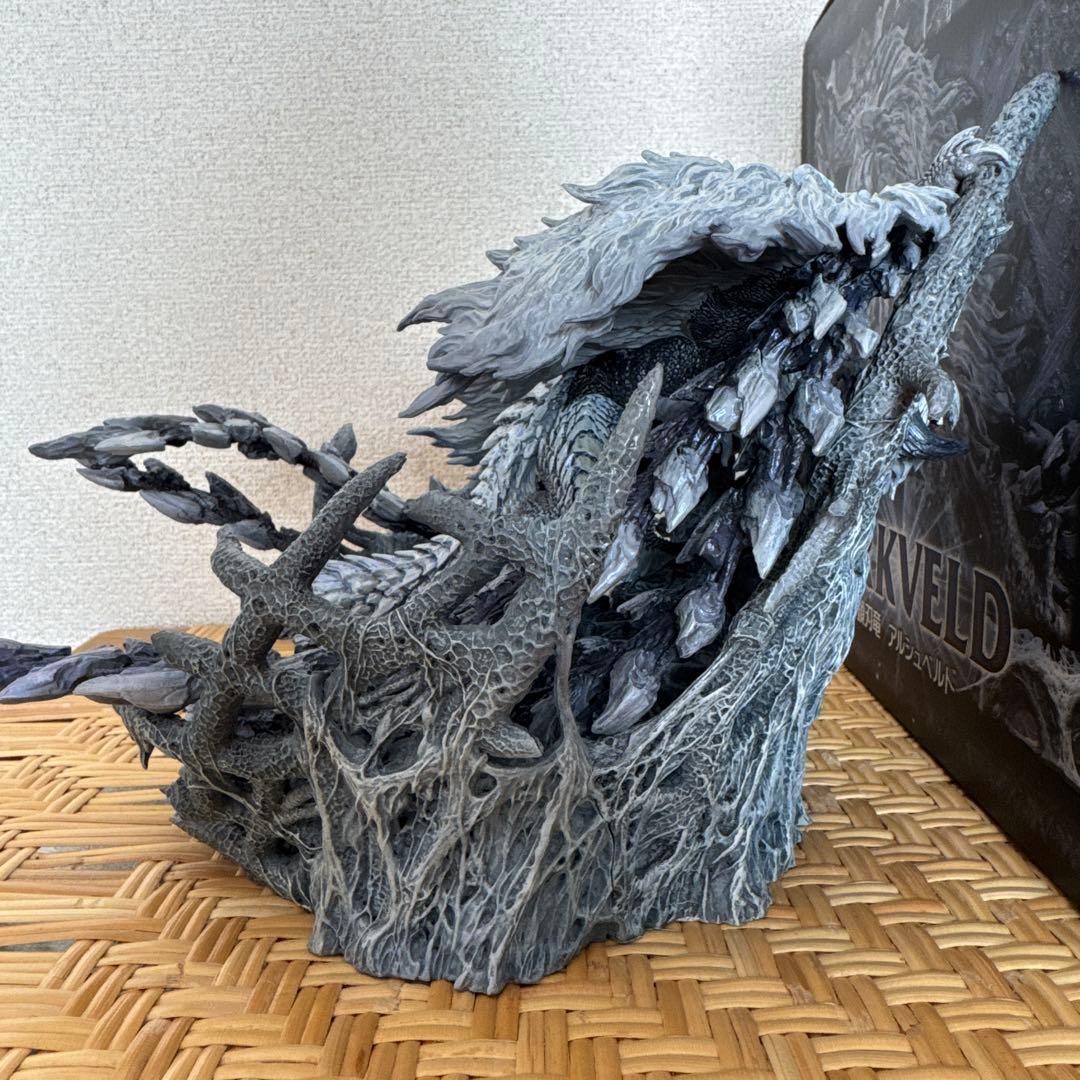 鎖刃竜 アルシュベルド 完成品フィギュア