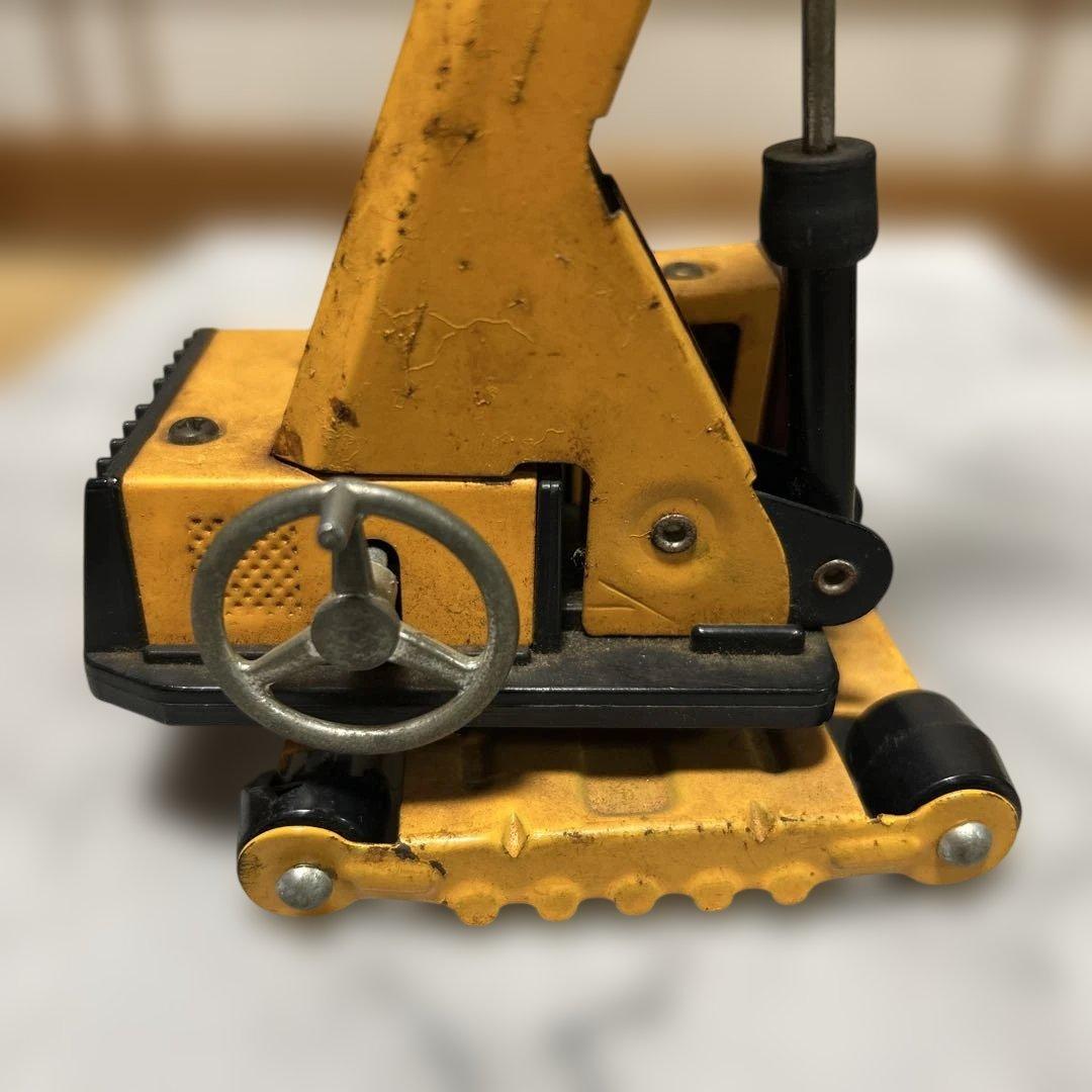 昭和レトロ　鉄のオモリの付いたクレーン車　日本製