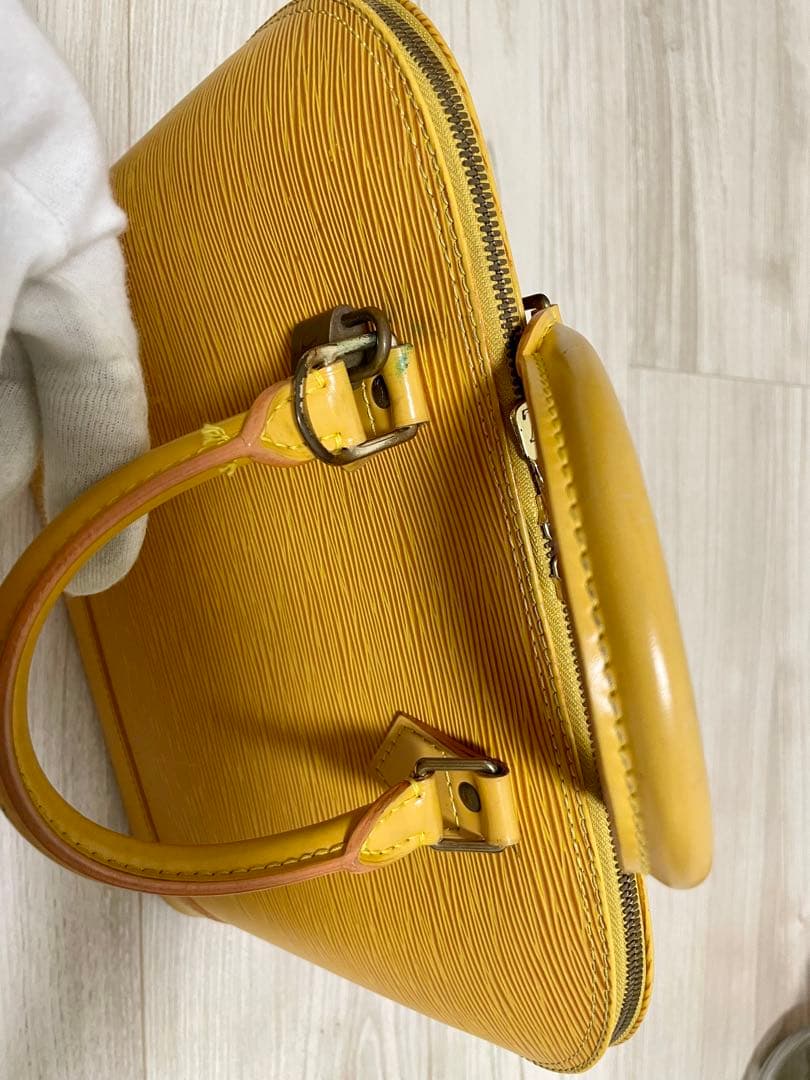 ルイヴィトン　エピ　アルマ　イエロー　ハンドバッグ