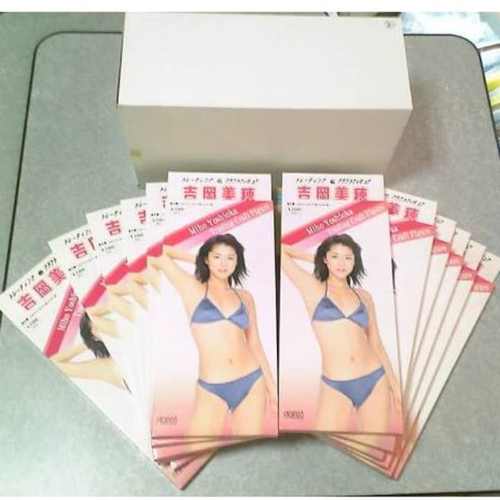 新品６０個♥️サイン吉岡美穂セットBOXトレーディングクラフトフィギュア★トレカ