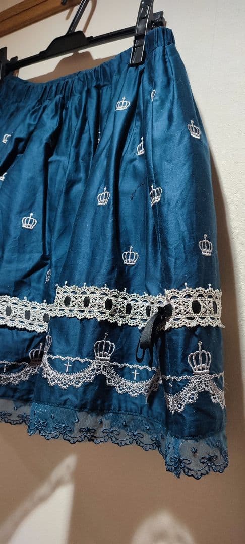 B.P.N.ブラックピースナウ　王冠刺繍スカート　BlackPeaceNow