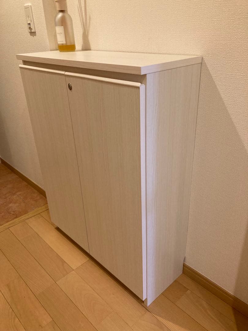 ホワイト木製シンプルキャビネット