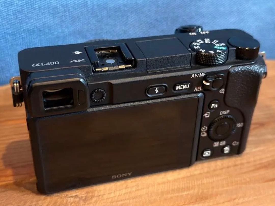 【中古】SONY α6400（バッテリー2個+充電器付）
