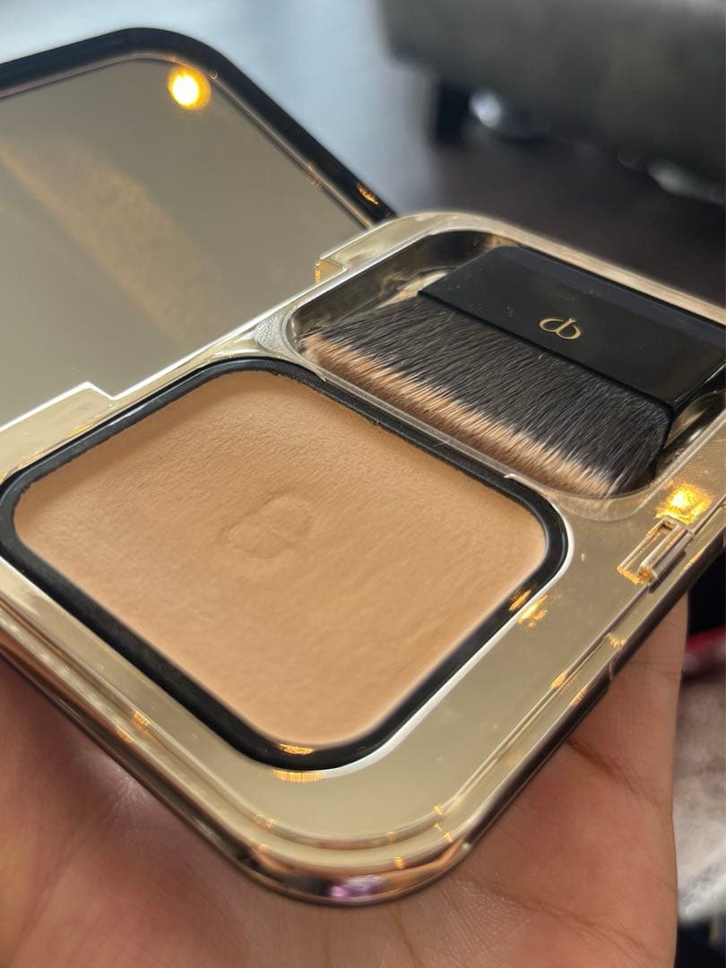 クレドポーボーテタンプードルエクラ II オークル10 ケースブラシ付き