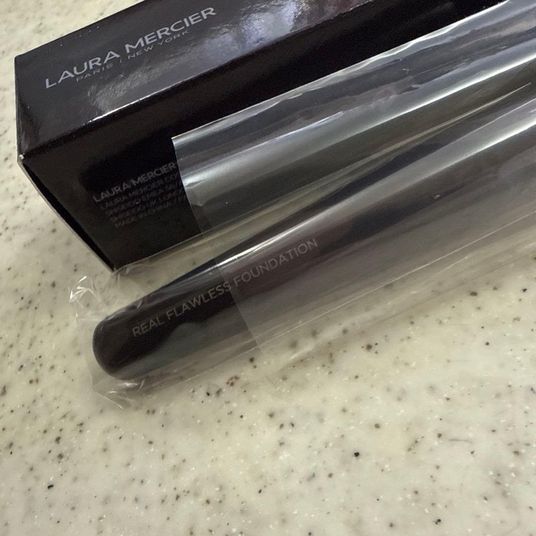 ローラメルシエ リアルフローレスファンデーション ブラシ　新品