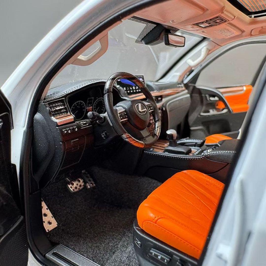 新発売 LCD 1/18 レクサス LX 570 全開閉 ホワイト ミニカー