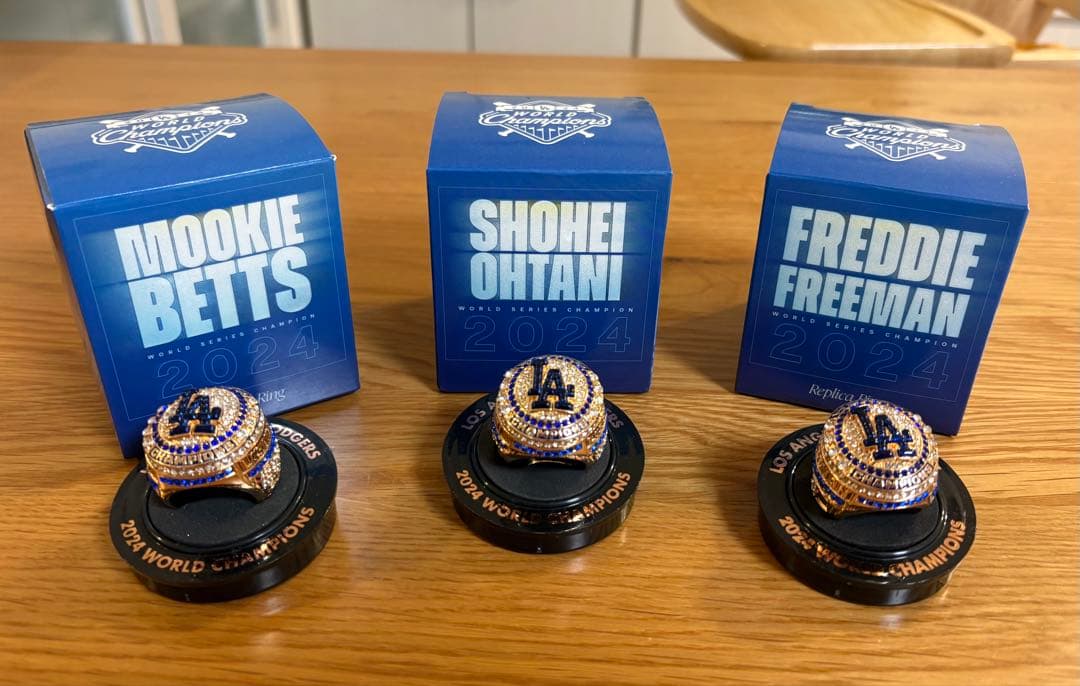 M*A様 【超貴重、美品】大谷選手、他ドジャースグッズ