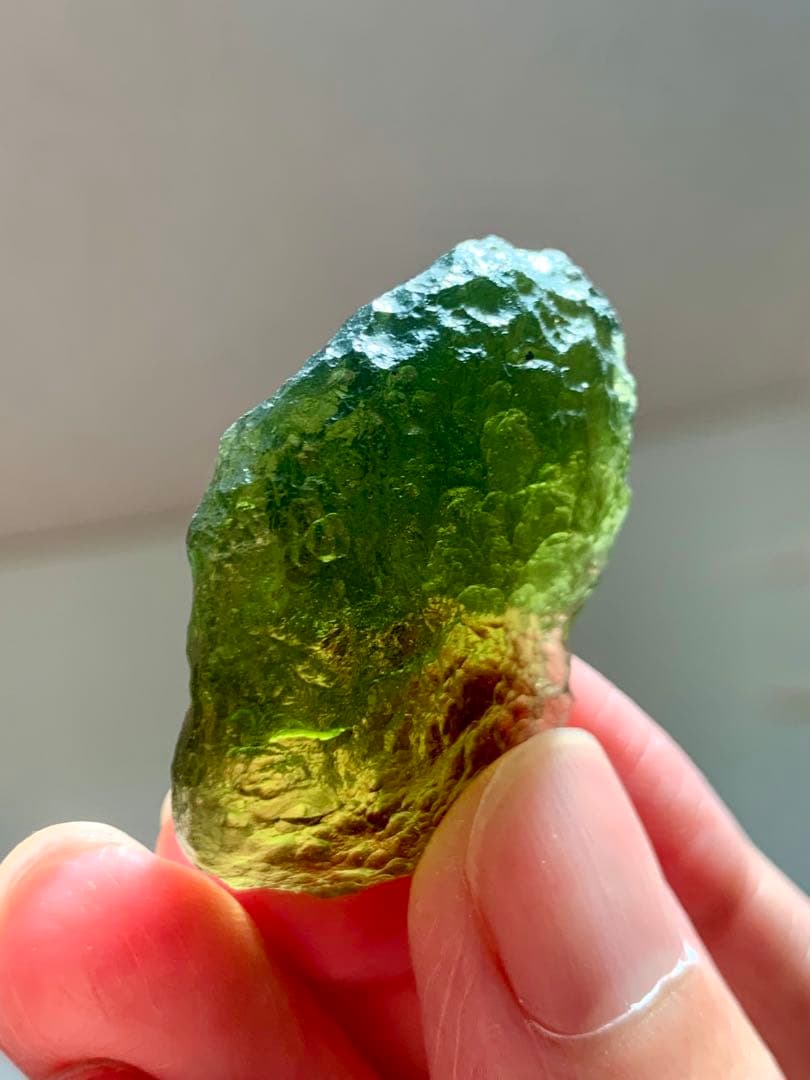 最強パワーストーンモルダバイト　テクタイト　隕石　ヒーリング鉱物標本　リビアン