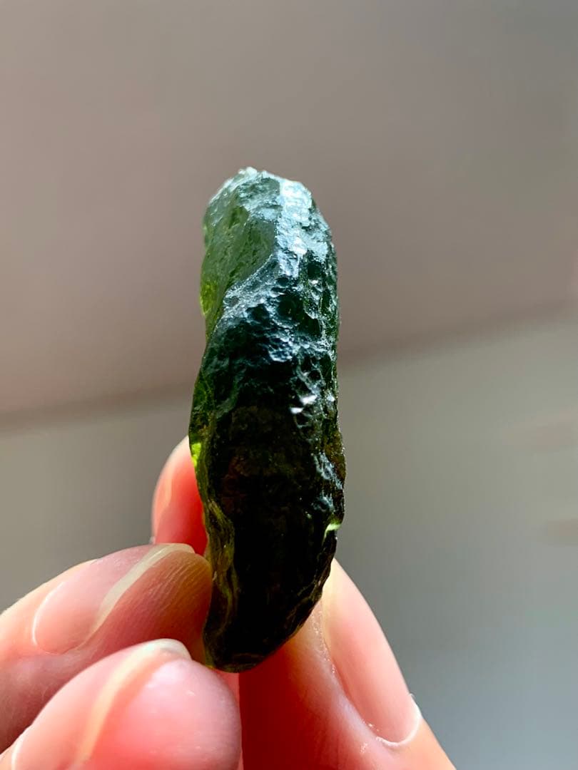 最強パワーストーンモルダバイト　テクタイト　隕石　ヒーリング鉱物標本　リビアン