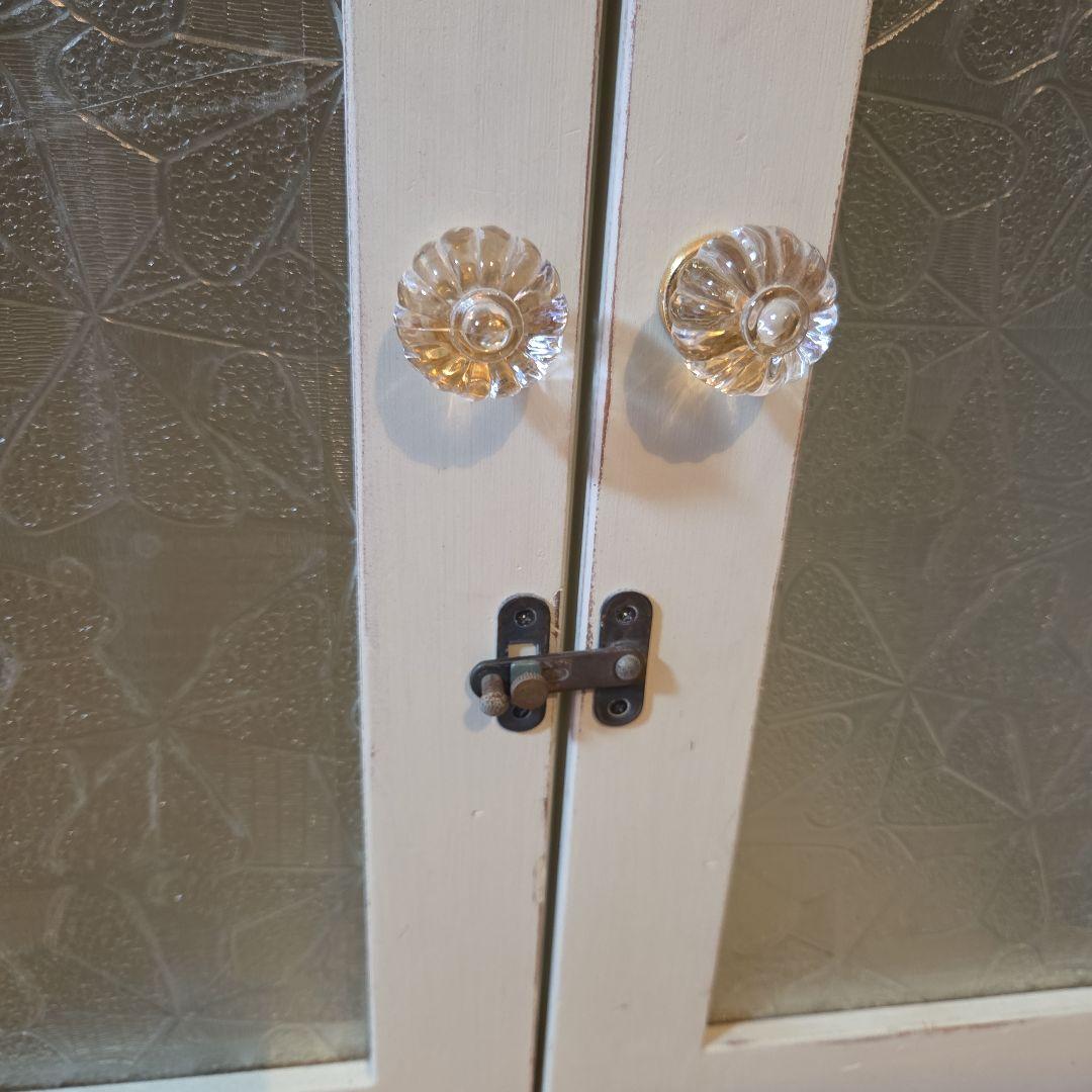 アンティーク風　ホワイト木製キャビネット