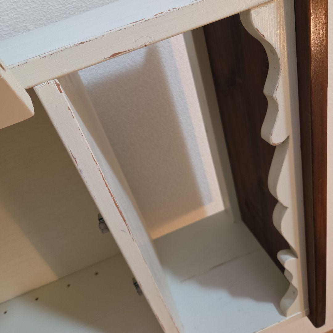 アンティーク風　ホワイト木製キャビネット