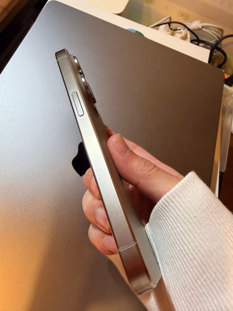 Apple iPhone 15 Pro 本体