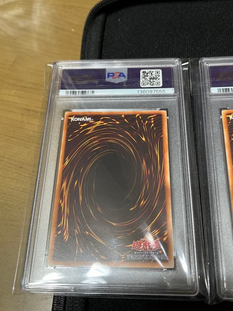 ブルーアイズ　ブラックマジシャン　レッドアイズ　暗黒騎士ガイヤ　2期　psa9