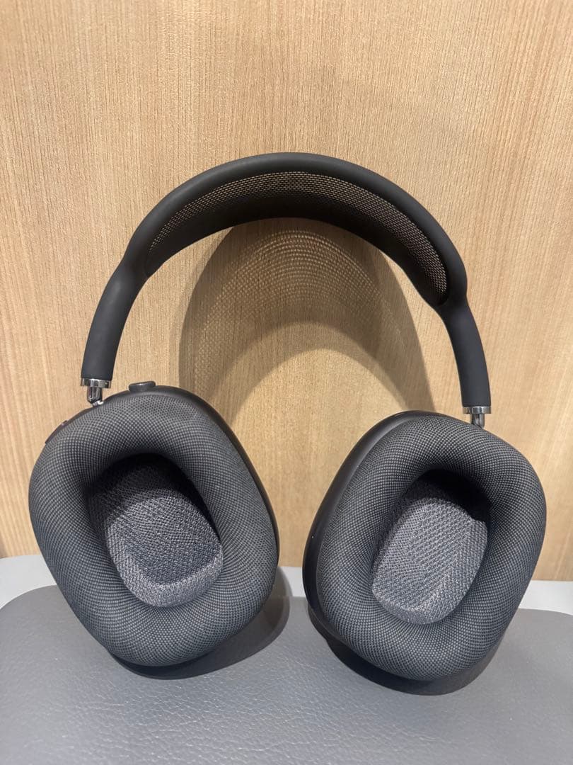 ブラック ワイヤレスヘッドホン オーバーイヤー型