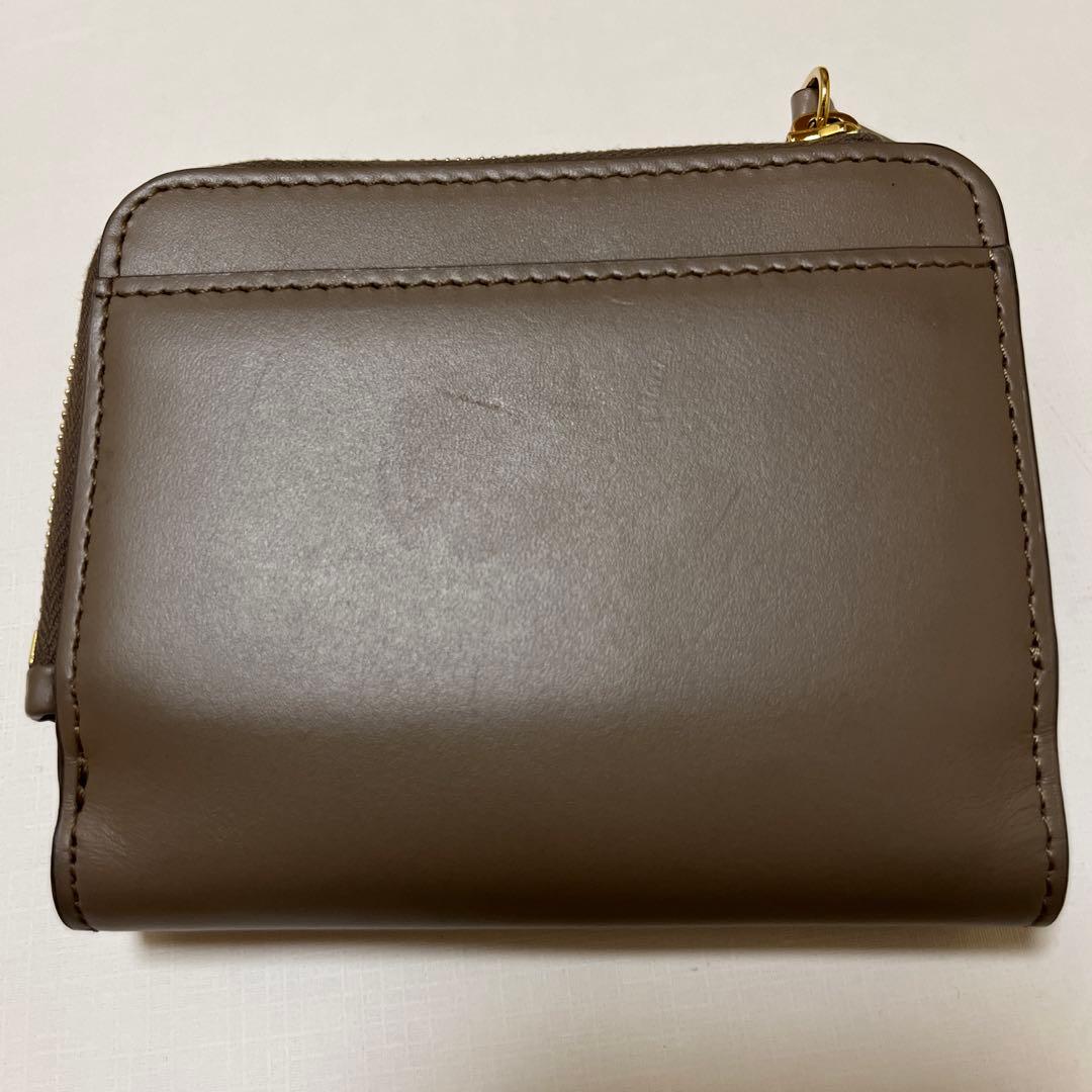 ［クリスマスセール］Fendi グレー 二つ折り財布 専用袋付き