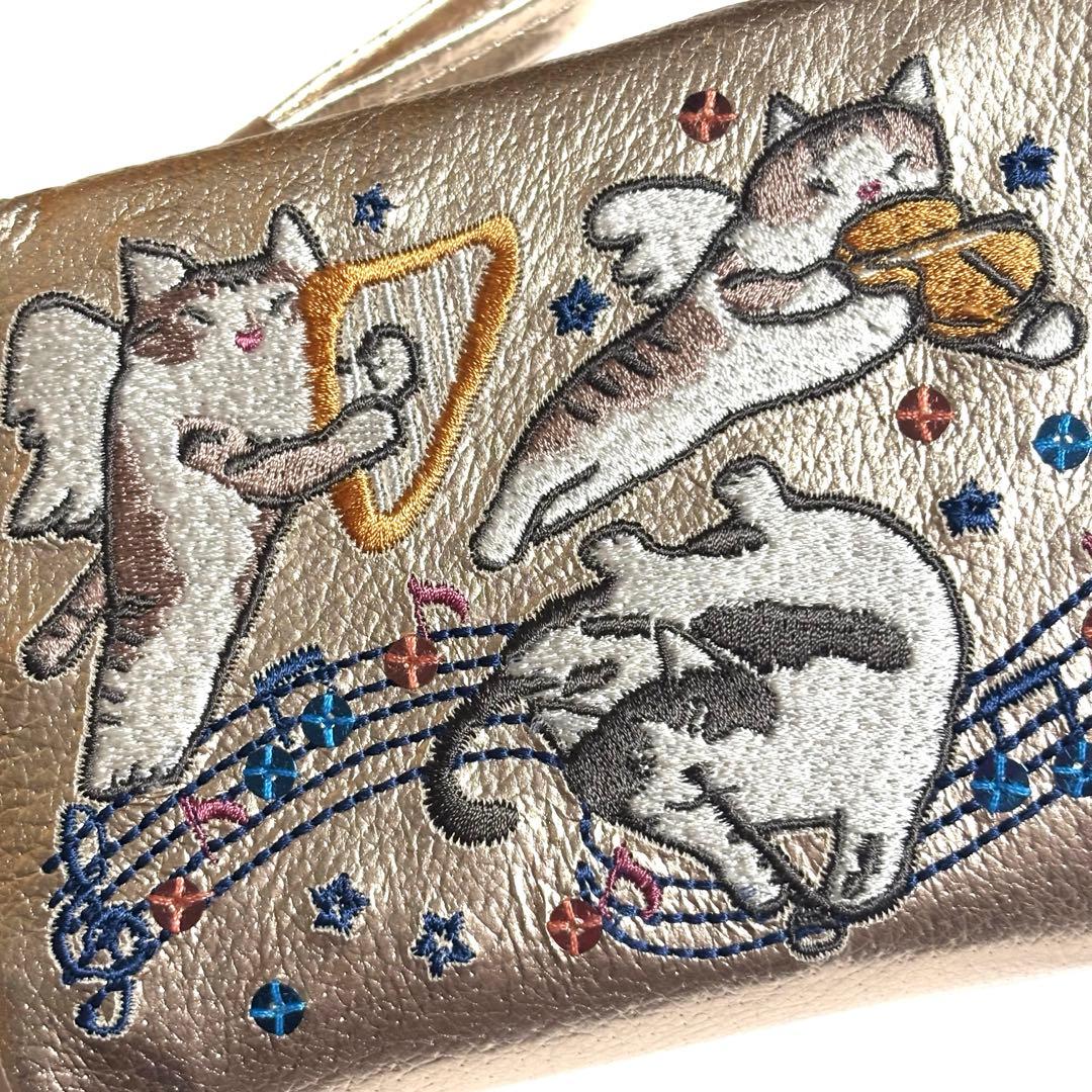 【未使用】マンハッタナーズ　刺繍二つ折り財布