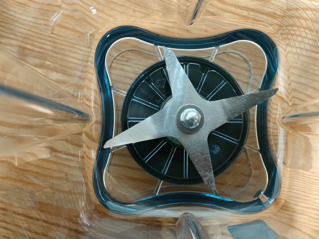 よっちゃき　【目立った傷や汚れなし】バイタミックス E520　1600