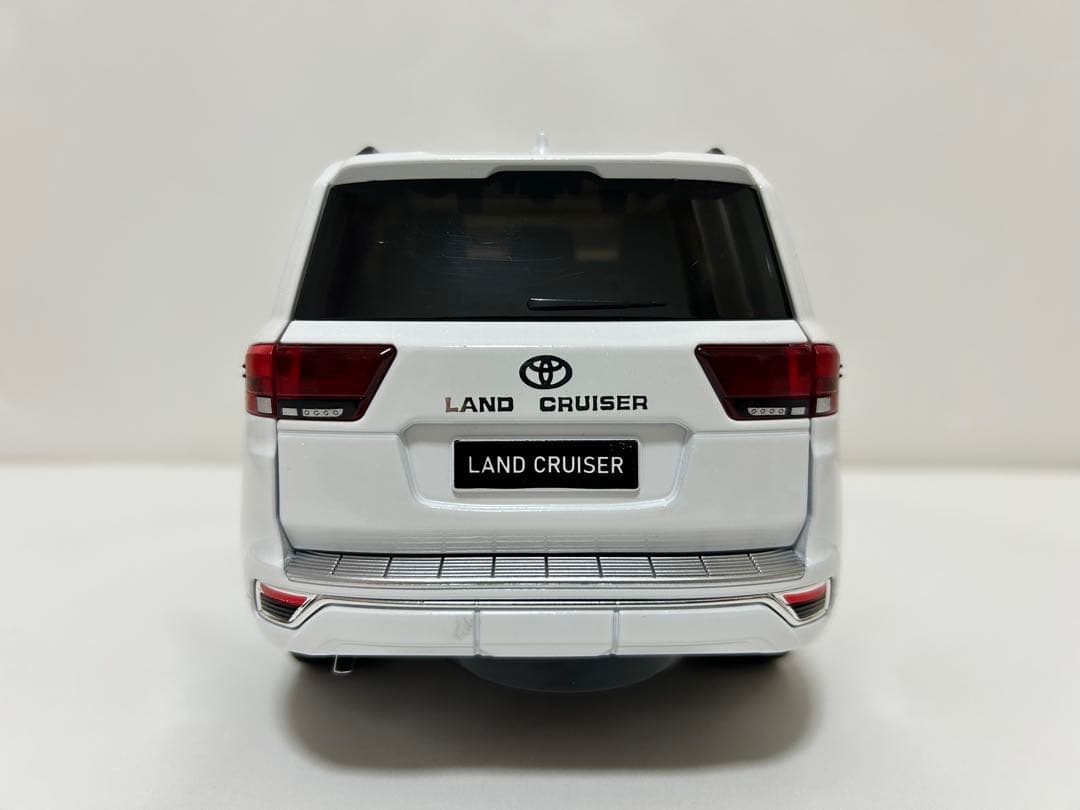 ランドクルーザー300 1/18 モデルカー ミニカー ダイキャストカー