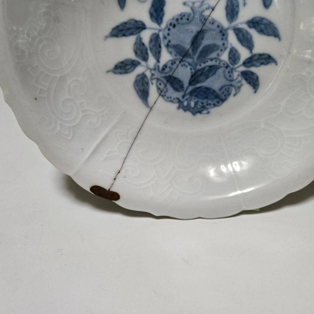 M-1256 明時代染付ザクロ紋様陽刻皿　鎹(かすがい)直し　希少　古染付