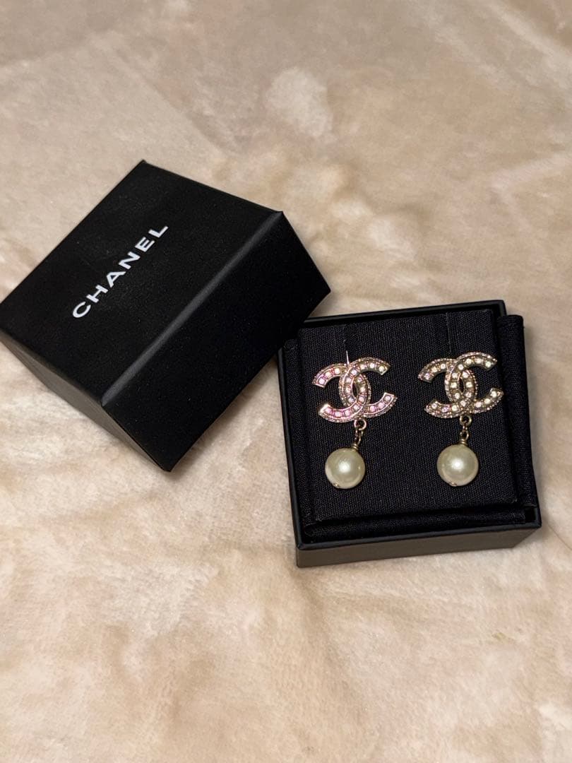 CHANEL パール付きロゴピアス　美品