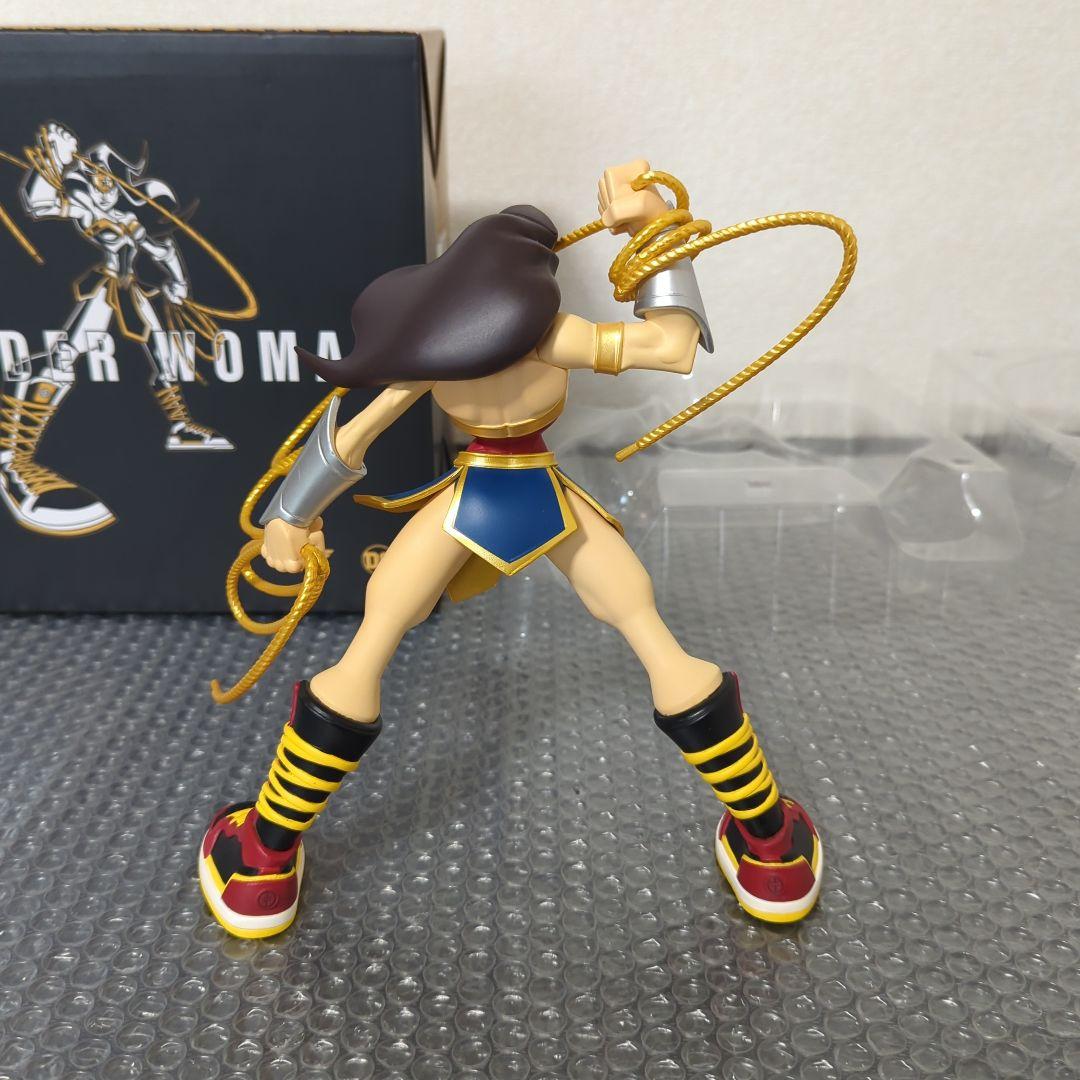 【希少】ワンダーウーマン アンルーリー インダストリーズ フィギュア