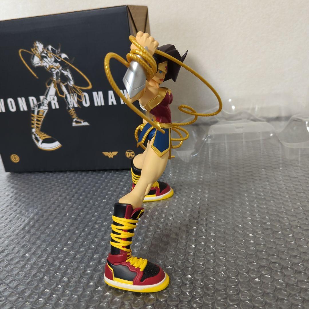 【希少】ワンダーウーマン アンルーリー インダストリーズ フィギュア