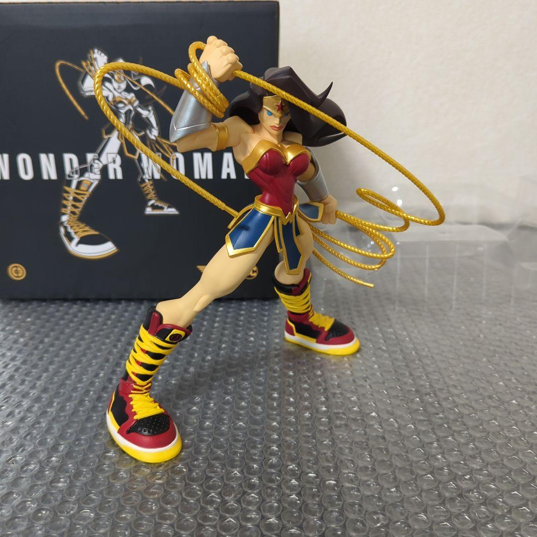 【希少】ワンダーウーマン アンルーリー インダストリーズ フィギュア