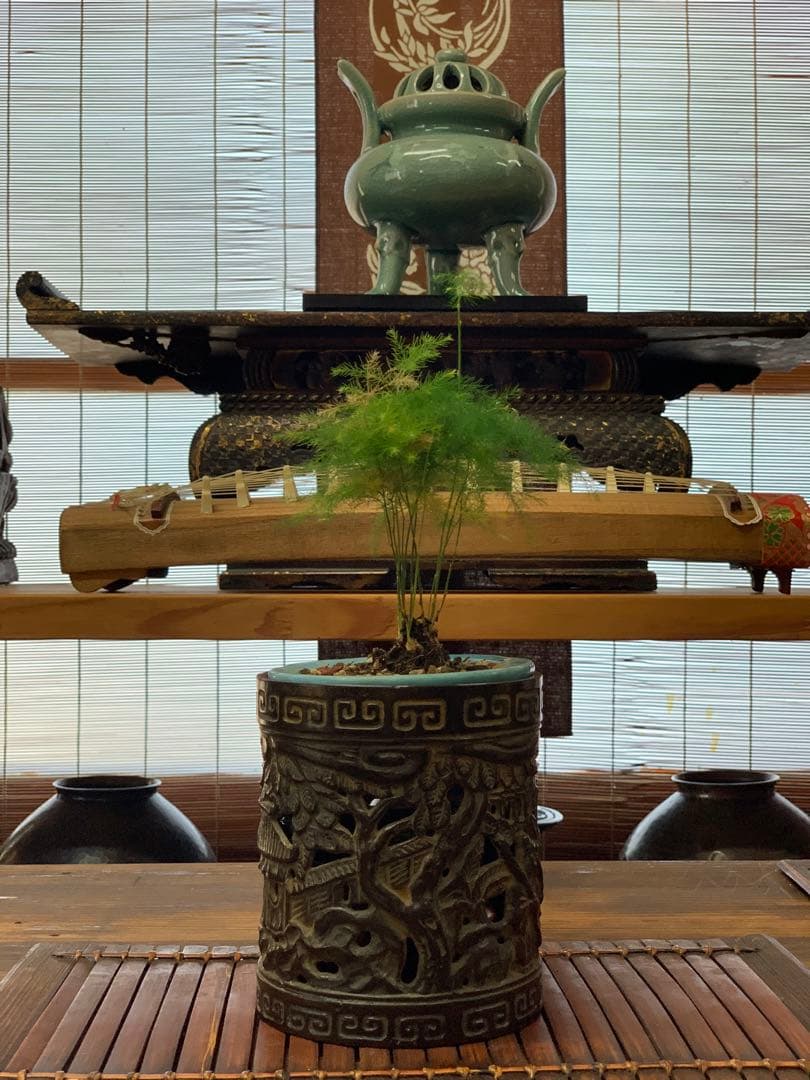 中国？ビンテージ　真鍮製　繊細な透かし彫り　仏閣仙人　筆立　一点物