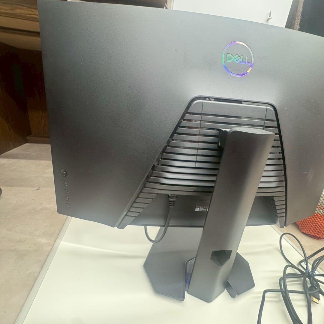 dell 湾曲モニター 32インチ　DELL s3222dgm