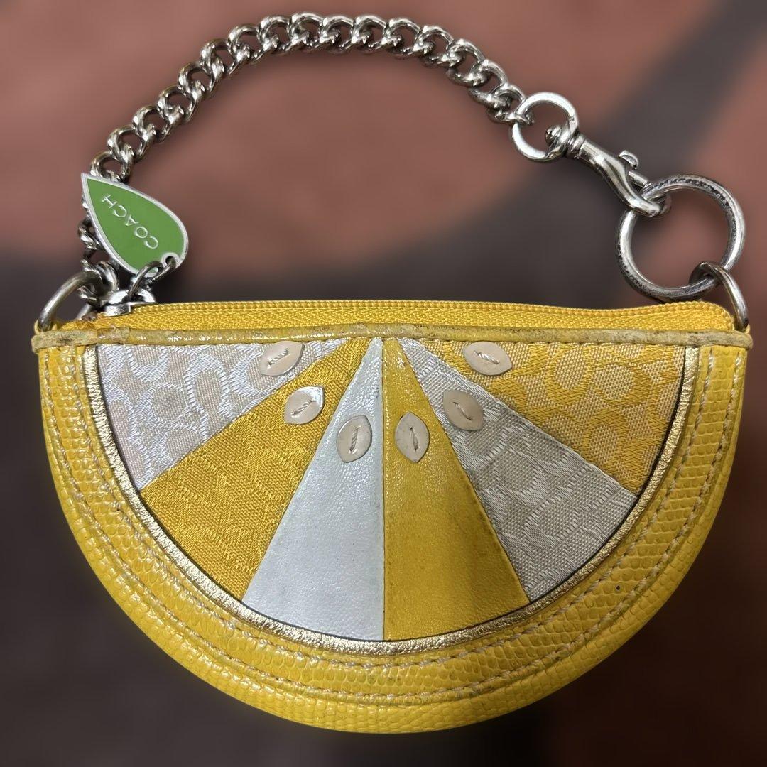 coachイエローフルーツモチーフケース