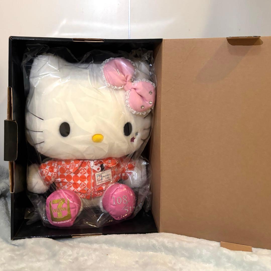 【レア美品】セブンイレブン × ハローキティ 歴代ユニフォーム ぬいぐるみ