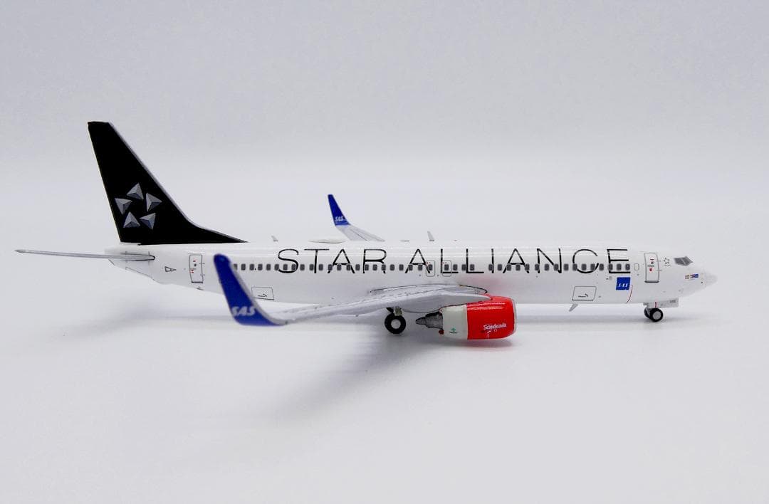 スカンジナビア航空 737-800 LN-RRE 1/400