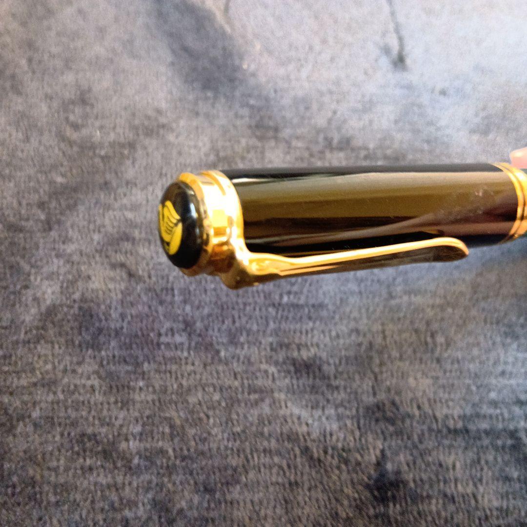 ペリカン　万年筆 緑と黒のストライプ デザイン