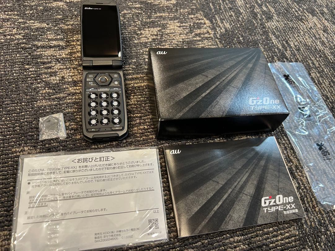 Gz One TYPE-XX 折りたたみ式携帯電話 本体