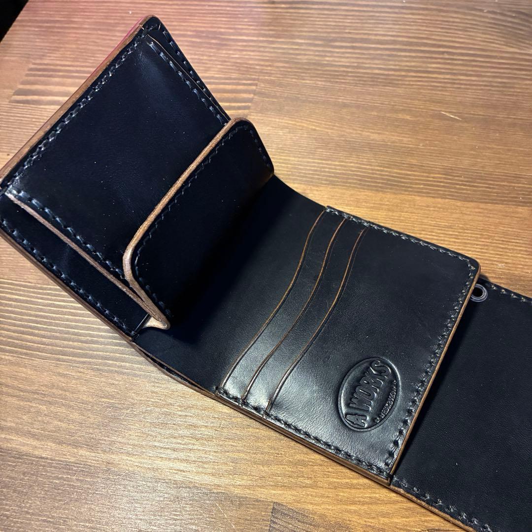 ショートトラッカーウォレット　MARYAM社　ホースバット　丘染めブラック　茶芯