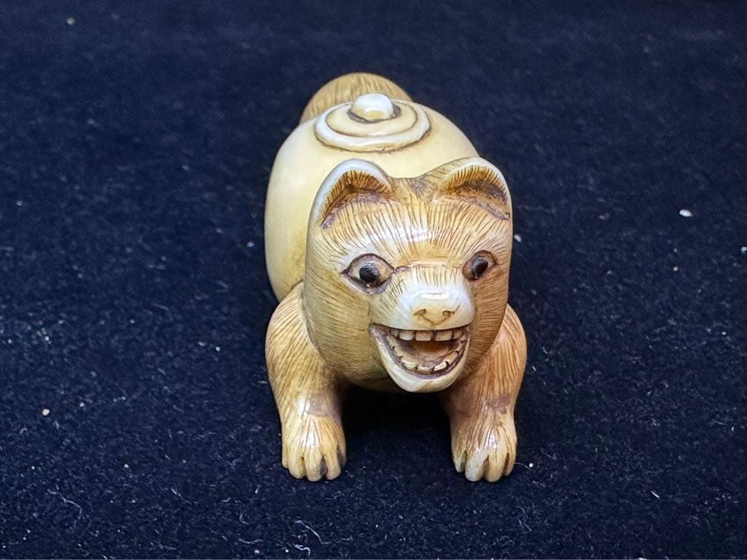 極上　根付　狸　彫刻 置物　細密細工　骨董　アンティーク　在銘