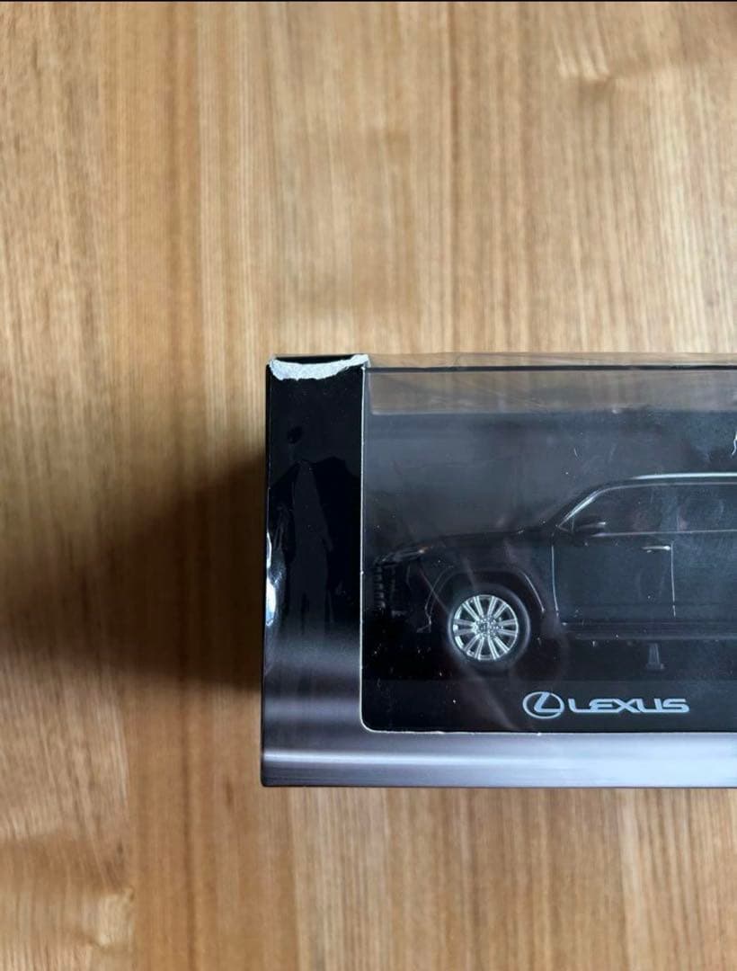 2026年卓上カレンダー付　レクサスLexus LX600 1/43 2台